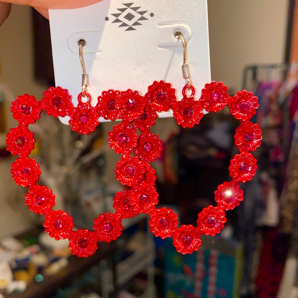 Red floral heart earrings ❤️
